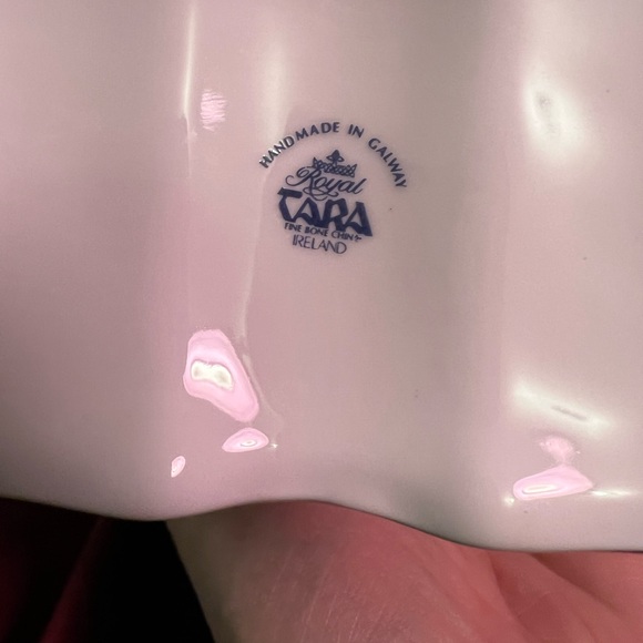 What a great addition to your home with this beautiful Irish harp on basket - Picture 3 of 3